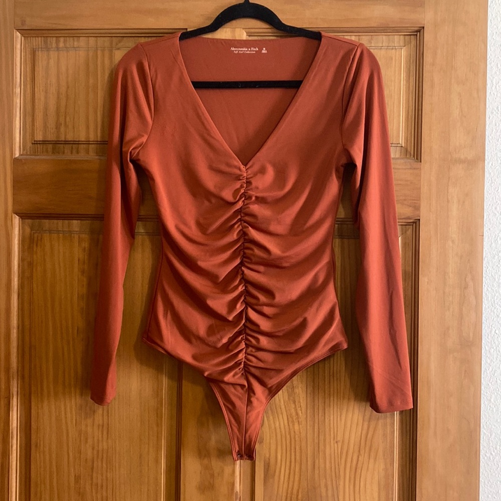 Abercrombie & Fitch Long-Sleeve V-Neck Bodysuit Burnt Orange - M